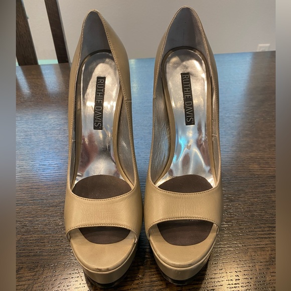 Rare! Ruthie Davis Bolted Heel Peep Toe Pumps - Picture 3 of 6